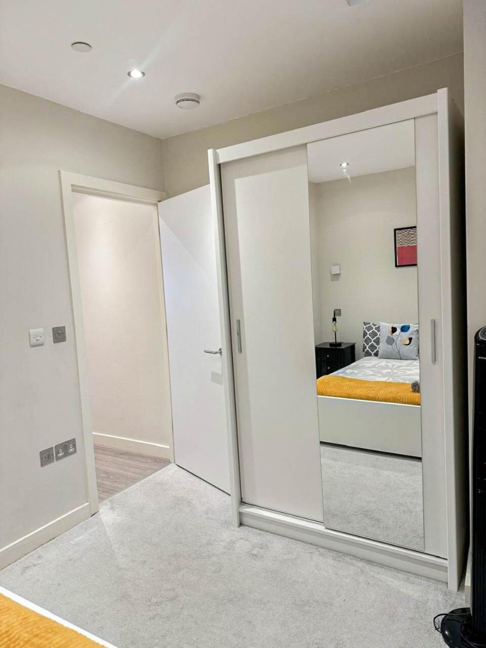 Chic 1-Bedroom Flat In Elephant & Castle, Near The Shard Лондон Экстерьер фото