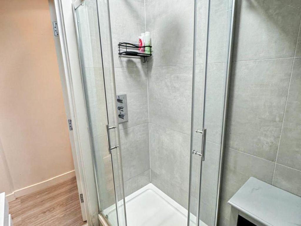 Chic 1-Bedroom Flat In Elephant & Castle, Near The Shard Лондон Экстерьер фото